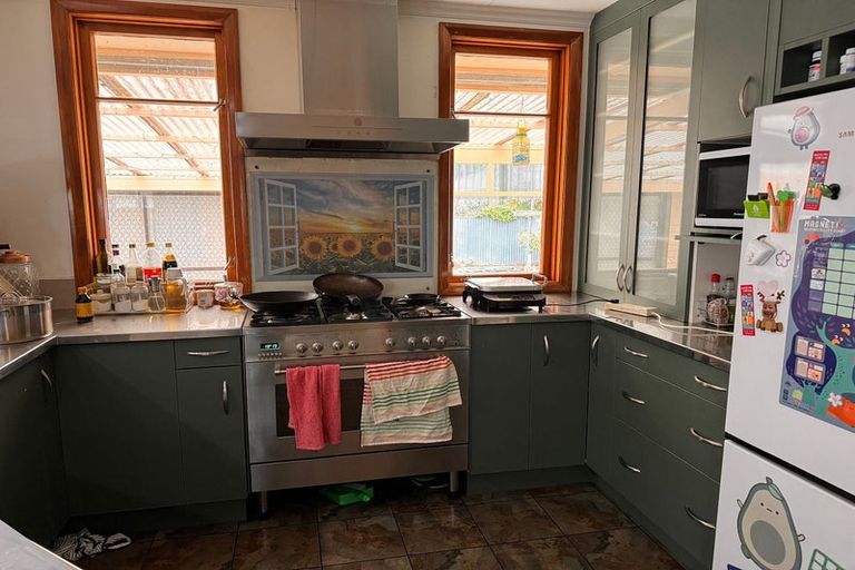 Photo of property in 18 Park Road, West End, Palmerston North, 4412