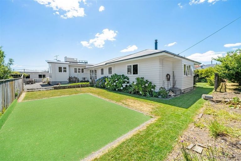 Photo of property in 67 Whites Line East, Waiwhetu, Lower Hutt, 5010