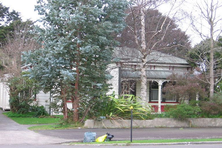 Photo of property in 9 Colombo Street, Hokowhitu, Palmerston North, 4410