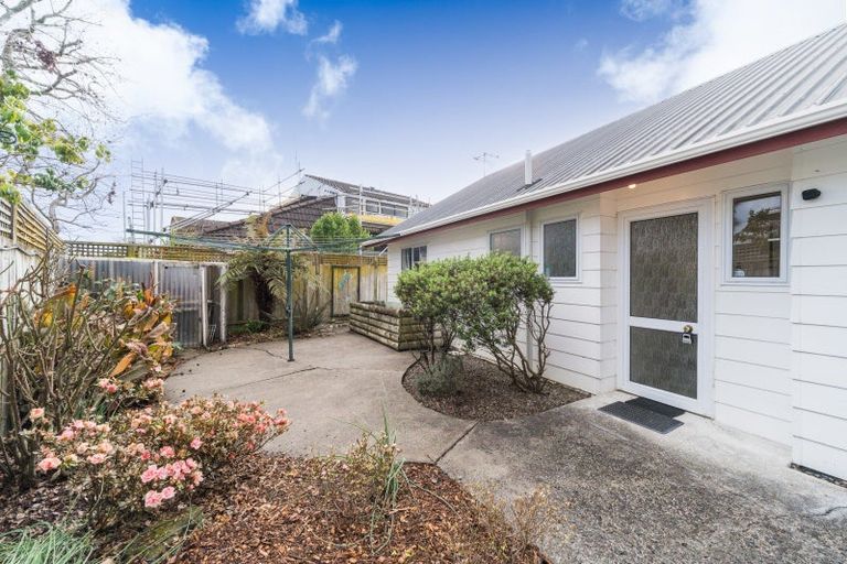 Photo of property in 221a Vogel Street, Roslyn, Palmerston North, 4414