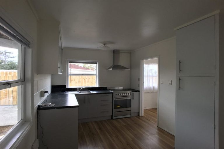 Photo of property in 2/4 Regal Place, Forrest Hill, Auckland, 0620