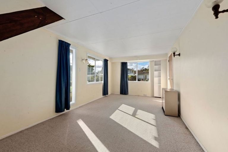 Photo of property in 12 Deller Grove, Silverstream, Upper Hutt, 5019