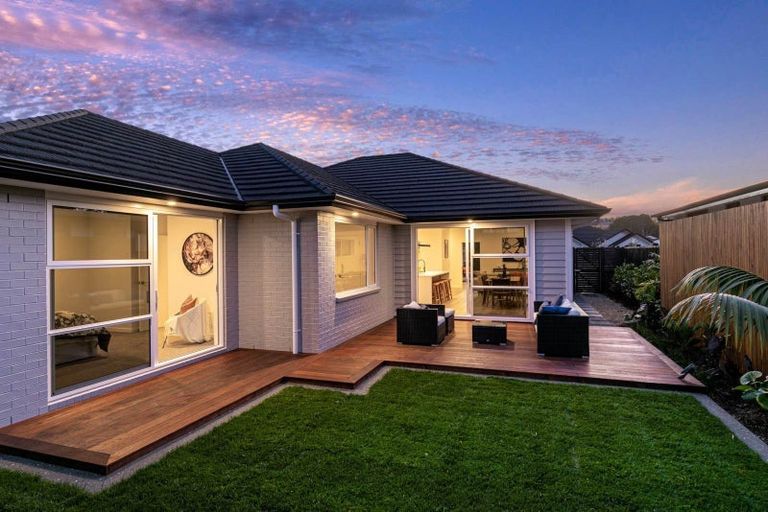 Photo of property in 7 Houpuni Road, Wainui, 0932