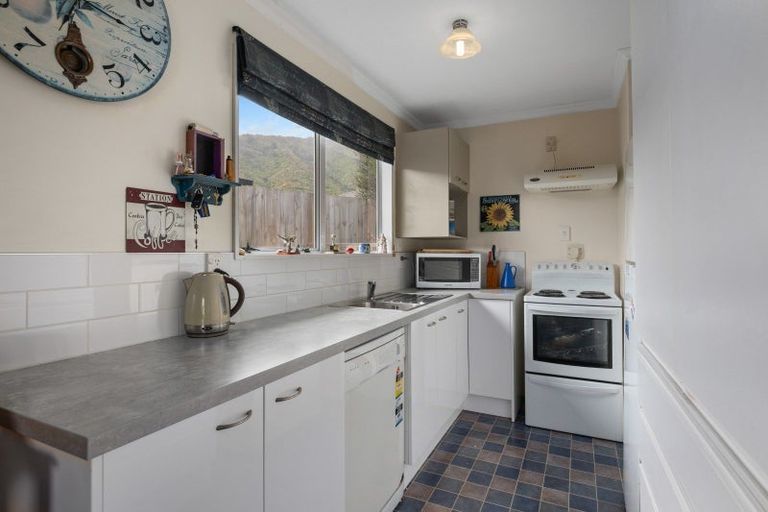 Photo of property in 25a Moana View Road, Waikawa, Picton, 7220