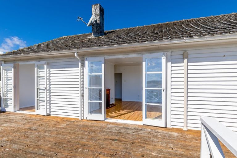 Photo of property in 18 Humphrey Kemp Avenue, Henderson, Auckland, 0612