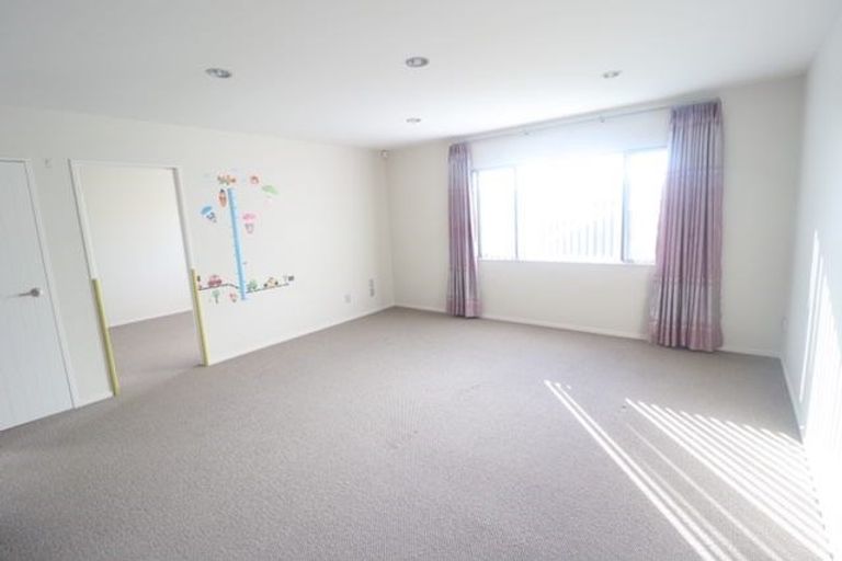 Photo of property in 7 Andy Crescent, Flat Bush, Auckland, 2016
