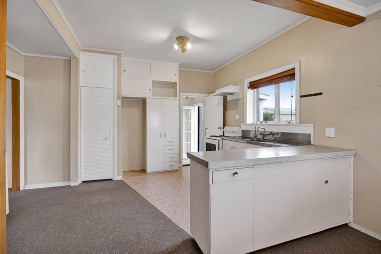 Photo of property in 11 Grant Vc Street, Hawera, 4610