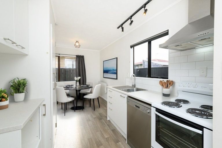 Photo of property in 27 Mcleavey Drive, Kelvin Grove, Palmerston North, 4414