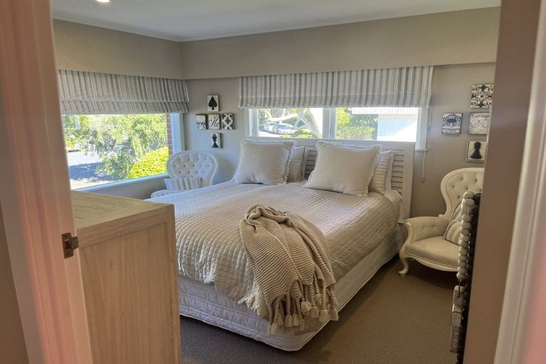 Photo of property in 5 Tudward Glade, Hillcrest, Auckland, 0627