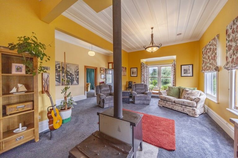 Photo of property in 37 Charlotte Street, Takapau, 4203