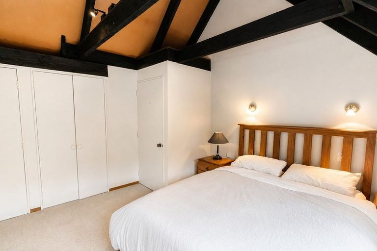 Photo of property in 2a Pitoitoi Road, Days Bay, Lower Hutt, 5013