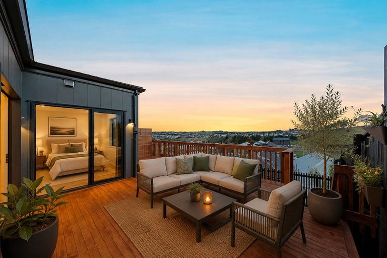 Photo of property in 4 Moko Road, Orewa, 0931