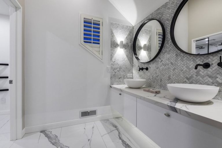 Photo of property in 286 Hurstmere Road, Takapuna, Auckland, 0622