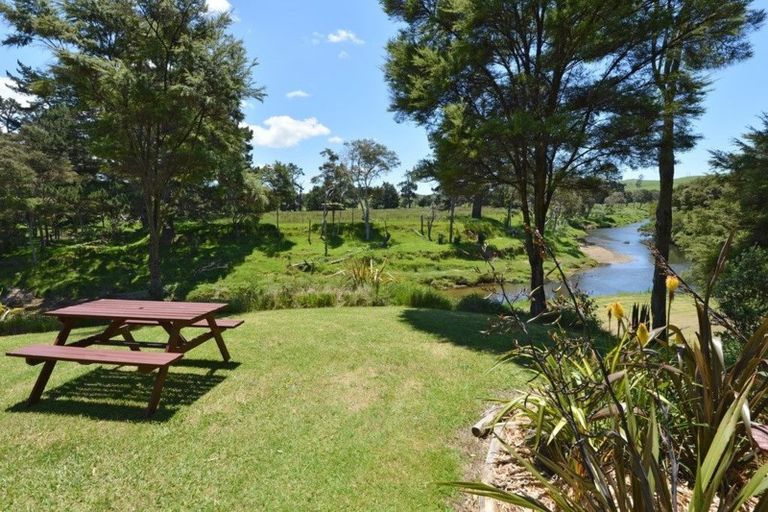 Photo of property in 846 Puketona Road, Haruru, 0204