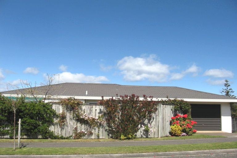 Photo of property in 2/8 Kinder Street, Acacia Bay, Taupo, 3330