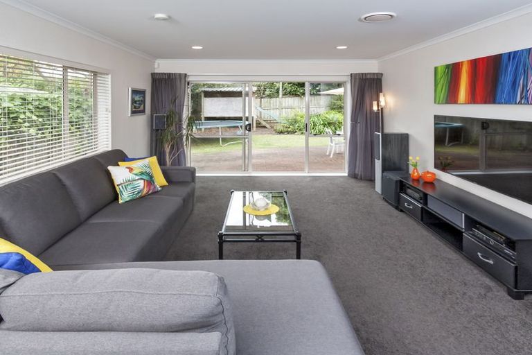 Photo of property in 27 Corta Bella Place, Golflands, Auckland, 2013