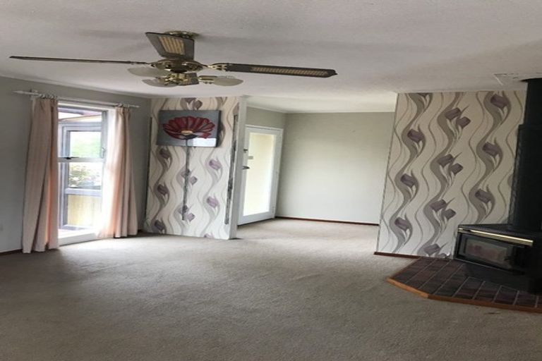 Photo of property in 22 Glen Road, Ranui, Auckland, 0612