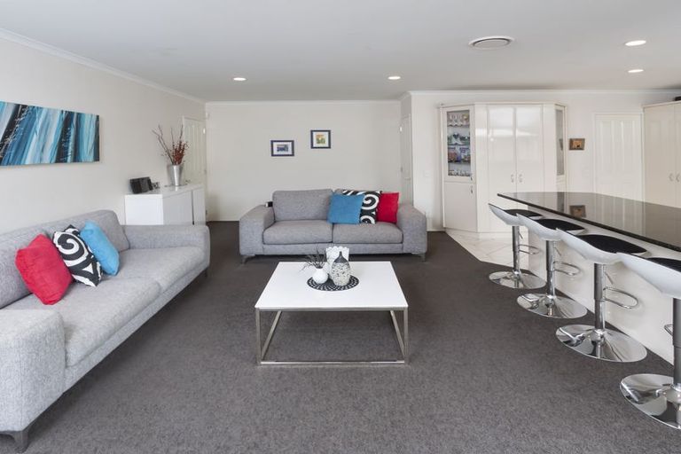 Photo of property in 27 Corta Bella Place, Golflands, Auckland, 2013