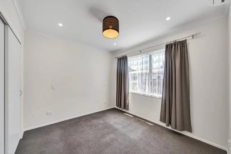 Photo of property in 13 Ambury Place, Merrilands, New Plymouth, 4312