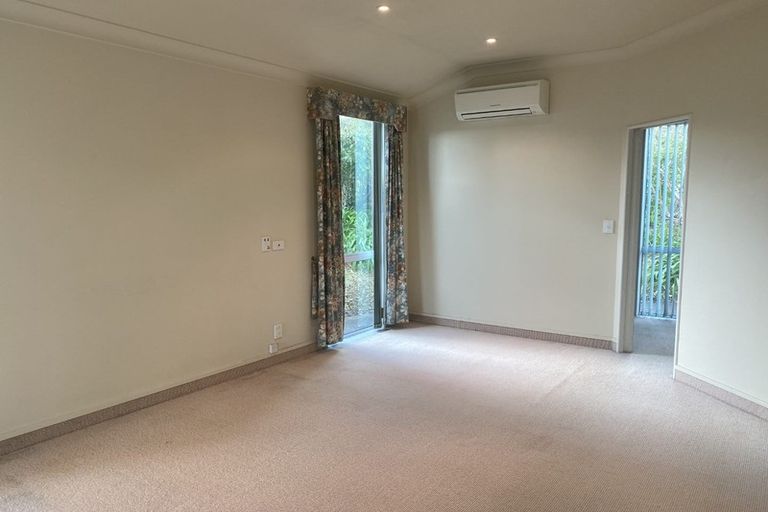 Photo of property in 39 Lanyon Place, Whitby, Porirua, 5024