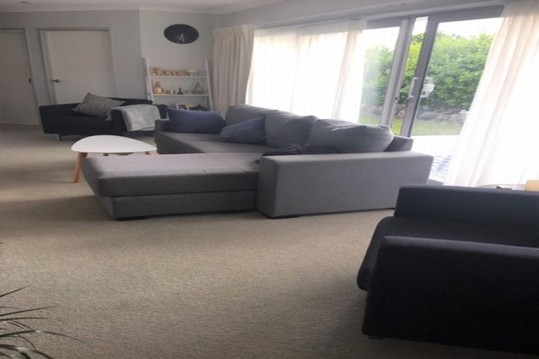 Photo of property in 2/925 Whangaparaoa Road, Manly, Whangaparaoa, 0930