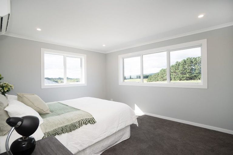 Photo of property in 44 Atlantic Drive, Fitzherbert, Palmerston North, 4410