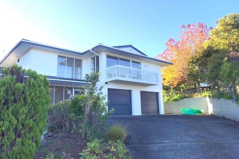 Photo of property in 1 Calman Place, Chatswood, Auckland, 0626