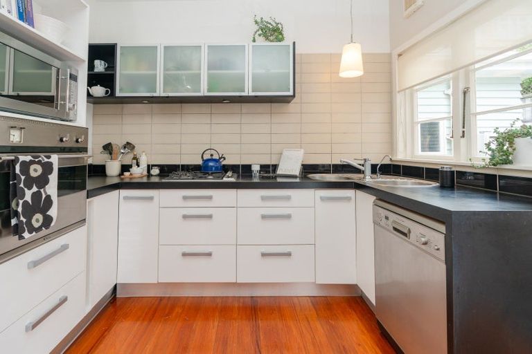 Photo of property in 111a Karori Road, Karori, Wellington, 6012