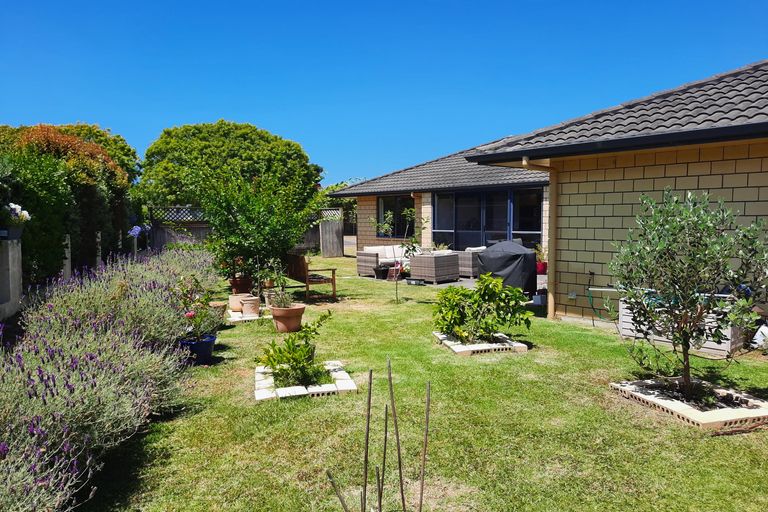 Photo of property in 16 Nautical Drive, Haruru, 0204