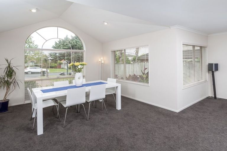 Photo of property in 27 Corta Bella Place, Golflands, Auckland, 2013