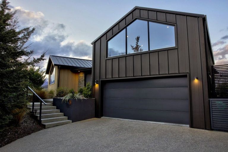 Photo of property in 14 Kerrera Lane, Jacks Point, Queenstown, 9371