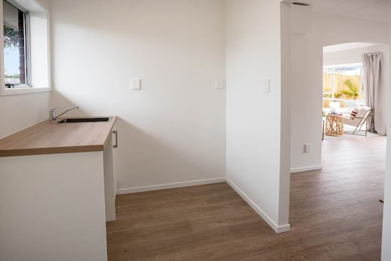 Photo of property in 3/83 Centreway Road, Orewa, 0931