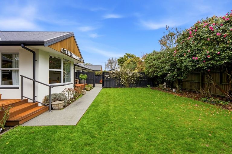 Photo of property in 14b Searells Road, Strowan, Christchurch, 8052
