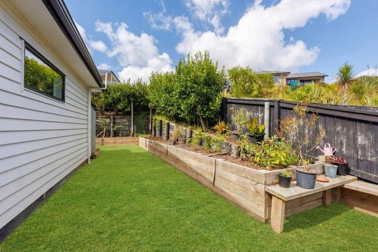 Photo of property in 33 Woodridge Drive, Stanmore Bay, Whangaparaoa, 0932