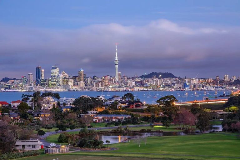 Photo of property in 59a Exmouth Road, Northcote, Auckland, 0627