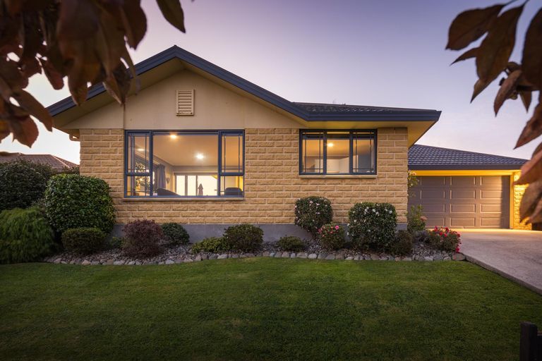 Photo of property in 84 Parnell Heights, Kelvin Grove, Palmerston North, 4414