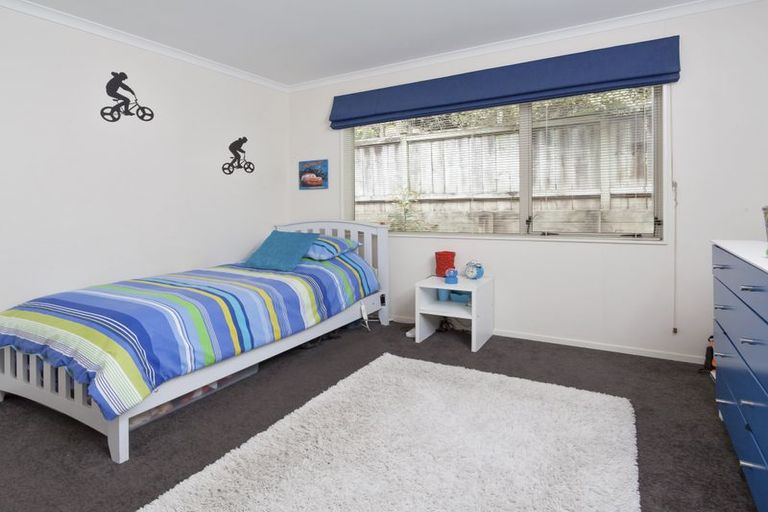 Photo of property in 27 Corta Bella Place, Golflands, Auckland, 2013