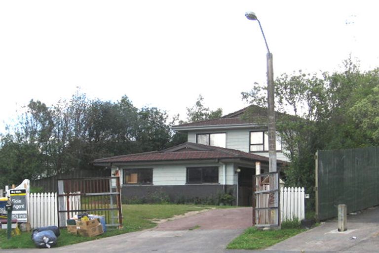 Photo of property in 22 Landsdale Place, Massey, Auckland, 0614