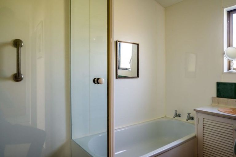 Photo of property in 3a Pukatea Street, Eastbourne, Lower Hutt, 5013