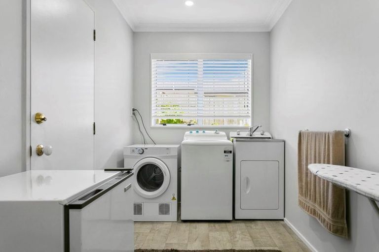 Photo of property in 2 Golders Place, Richmond Heights, Taupo, 3330