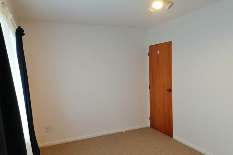 Photo of property in 1/11 Strabo Place, Windsor Park, Auckland, 0632