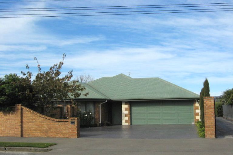Photo of property in 103 Middlepark Road, Sockburn, Christchurch, 8042