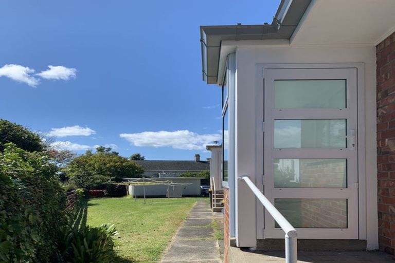 Photo of property in 1/300 Lake Road, Hauraki, Auckland, 0622