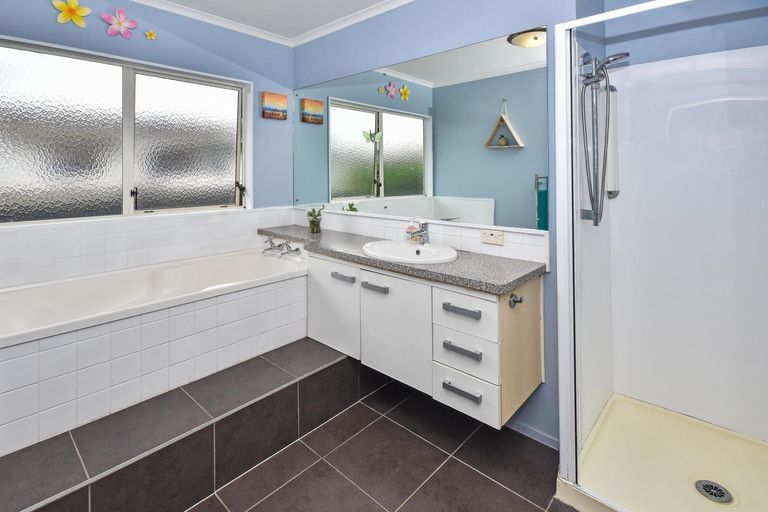 Photo of property in 61 Carnoustie Drive, Wattle Downs, Auckland, 2103