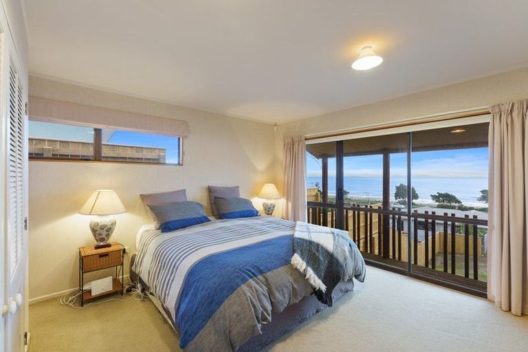 Photo of property in 128 Seaview Road, Paraparaumu Beach, Paraparaumu, 5032