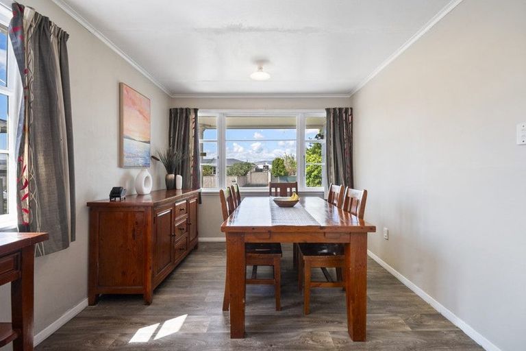 Photo of property in 11 Pembroke Street, Highbury, Palmerston North, 4412