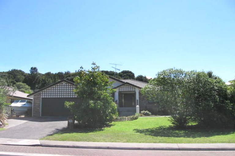 Photo of property in 9 Kate Sheppard Avenue, Torbay, Auckland, 0630