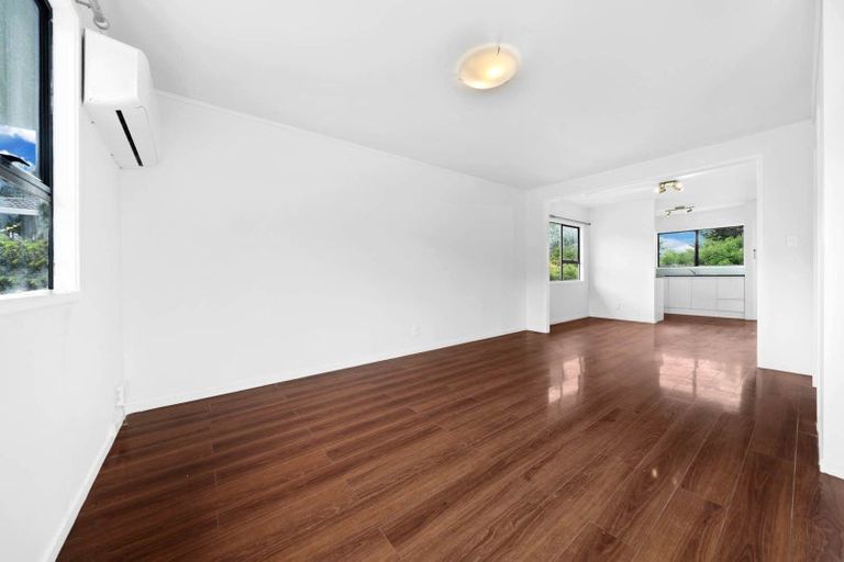 Photo of property in 26 Lambrown Drive, Totara Vale, Auckland, 0629