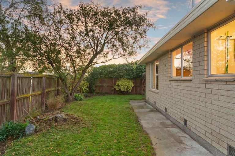 Photo of property in 1/11 Salford Avenue, Redwood, Christchurch, 8051