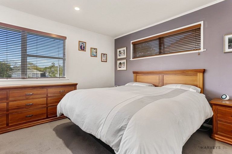 Photo of property in 42 Castleford Street, Green Bay, Auckland, 0604